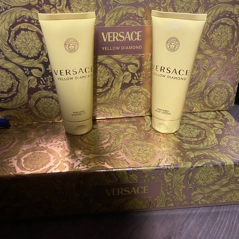 Versace Yellow Diamond Shower Gel and Body Lotion